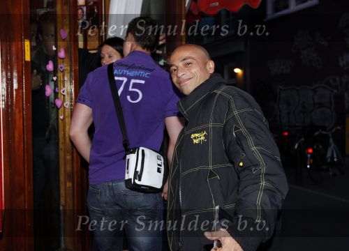 Amsterdam 7 juni 2010
Vrijgezellenavond van Yolanthe Cabau v Kasbergen bij cafe Nol. er kwamen ook 2 strippers dansen voor Yo
Peter Smulders bv
