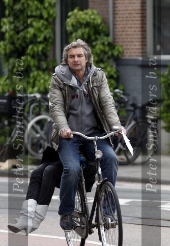 Amsterdam 14 mei 2010
Victor Reinier met een vriendin achter op de fiets.
Peter Smulders bv