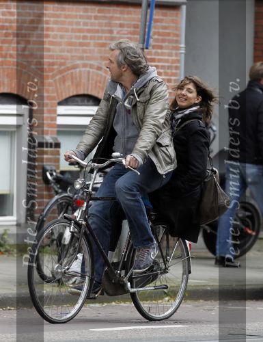 Amsterdam 14 mei 2010
Victor Reinier met een vriendin achter op de fiets.
Peter Smulders bv