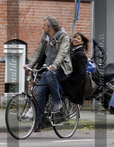 Amsterdam 14 mei 2010
Victor Reinier met een vriendin achter op de fiets.
Peter Smulders bv