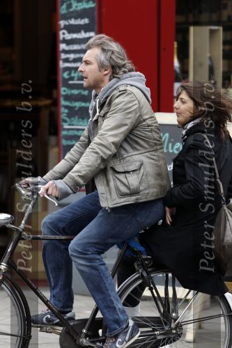 Amsterdam 14 mei 2010
Victor Reinier met een vriendin achter op de fiets.
Peter Smulders bv