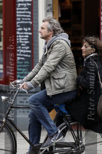 Amsterdam 14 mei 2010
Victor Reinier met een vriendin achter op de fiets.
Peter Smulders bv