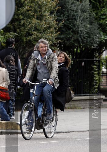 Amsterdam 14 mei 2010
Victor Reinier met een vriendin achter op de fiets.
Peter Smulders bv