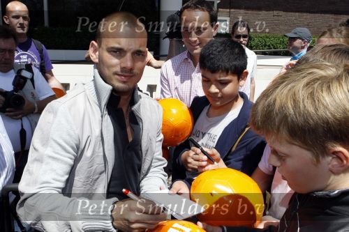 Amsterdam 4 juni 2010
Spelers Nederlands elftal melden zich bij het Hilton Hotel voor de laatste vriendschappelijke wedstrijd voor het WK. Wesley Sneijder
Peter Smulders bv