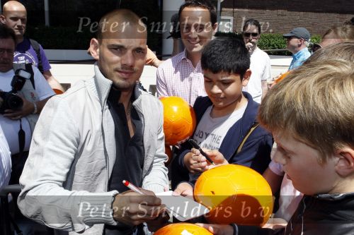 Amsterdam 4 juni 2010
Spelers Nederlands elftal melden zich bij het Hilton Hotel voor de laatste vriendschappelijke wedstrijd voor het WK. Wesley Sneijder
Peter Smulders bv