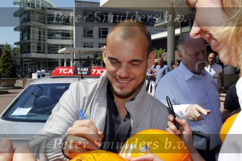 Amsterdam 4 juni 2010
Spelers Nederlands elftal melden zich bij het Hilton Hotel voor de laatste vriendschappelijke wedstrijd voor het WK. Wesley Sneijder
Peter Smulders bv