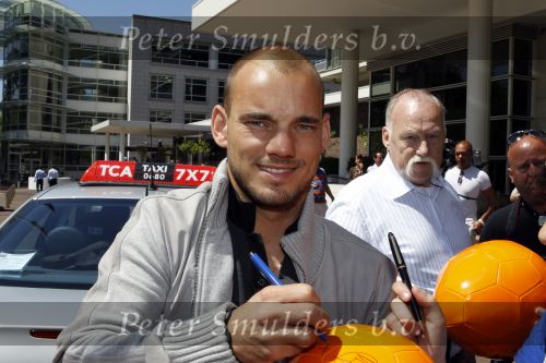 Amsterdam 4 juni 2010
Spelers Nederlands elftal melden zich bij het Hilton Hotel voor de laatste vriendschappelijke wedstrijd voor het WK. Wesley Sneijder
Peter Smulders bv