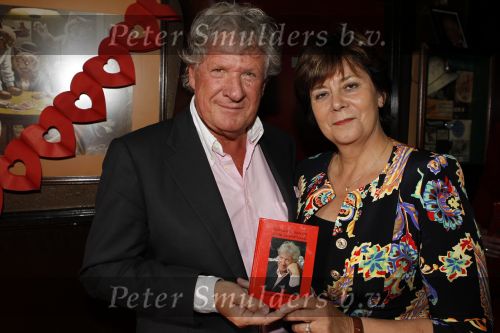 Blaricum 17 mei 2010
Presentatie boek van Willibrord Frequin bij moeke spijstra. Willibrord met Rita Verdonk
Peter Smulders bv