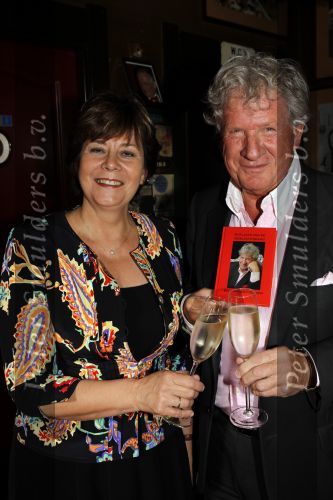 Blaricum 17 mei 2010
Presentatie boek van Willibrord Frequin bij moeke spijstra. Willibrord met Rita Verdonk
Peter Smulders bv