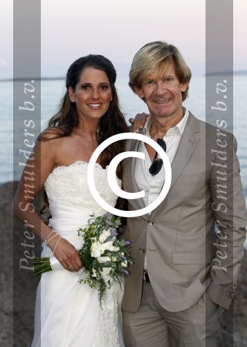 ibiza 4 juni 2011
Lodewijk Hoekstra en zijn vrouw Kristel trouwen op ibiza. Addy v d Krommenacker ontwierp de jurk
Peter Smulders bv