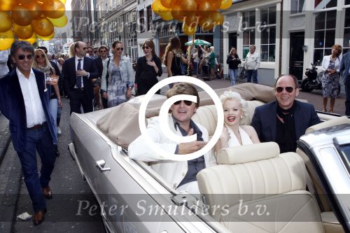 Amsterdam 30 juni 2011
Bachelors list van het blad Jackie in club air. Beau v Erven Dorens met look a like Marilyn Monroe en Willem Baars
Peter Smulders bv