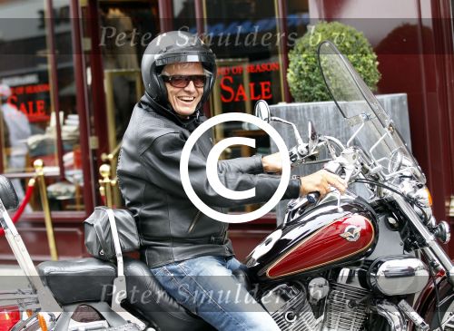 Amsterdam 12 juli 2011
Ben Cramer op zijn motor op de pc hooftstraat.
Peter Smulders bv
