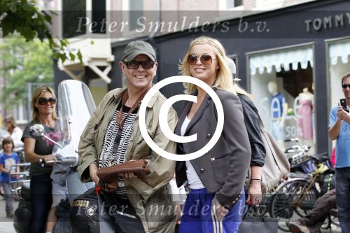 Amsterdam 12 juli 2011
Bridget Maasland doet boodschappen met haar ouders op de pc hooftstraat.
Peter Smulders bv