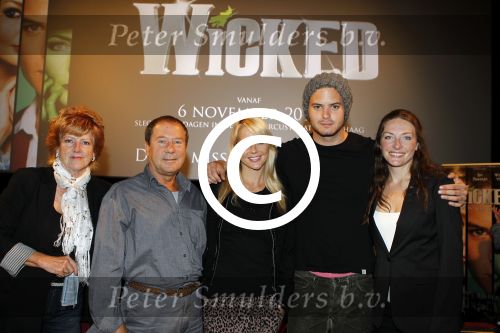 Amsterdam 14 juli 2011
Premiere commercial Wicked met in de hoofdrollen Chantal janzen Jim Bakkum Willemijn Verkaik Bill van Dijk en Pamela Teves.
Peter Smulders bv
