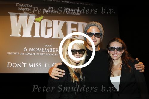 Amsterdam 14 juli 2011
Premiere commercial Wicked met in de hoofdrollen Chantal janzen Jim Bakkum Willemijn Verkaik Bill van Dijk en Pamela Teves.
Peter Smulders bv