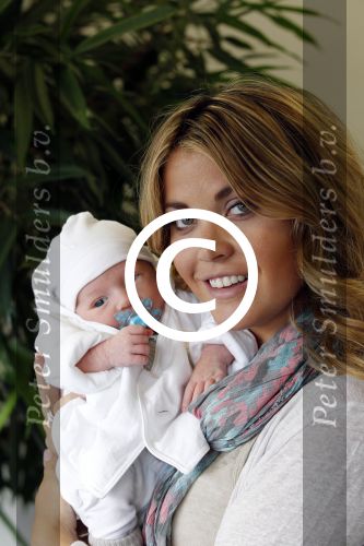 Schiphol Oost 6 juli 2011
John en Charlotte Sophie Heitinga landen op schiphol oost met hun  dochter Jezebel en pas geboren baby zoontje Lennon.
Peter Smulders bv