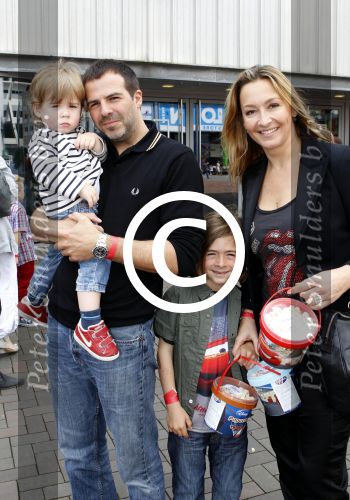 Amsterdam 26 juni 2011
Premiere Cars II in Pathe arena. Cynthia Abma met man en kinderen
Peter Smulders bv