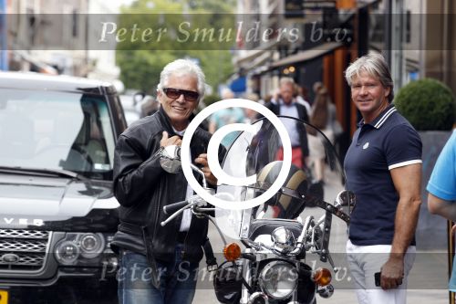 Amsterdam 12 juli 2011
Ben Cramer op zijn motor op de pc hooftstraat met Dries Roelvink.
Peter Smulders bv
