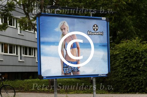 Utrecht 29 juni 2011
Elze mieke Tijl de nieuwe vriendin van Geert Hoes op een bill board.
Peter Smulders bv
