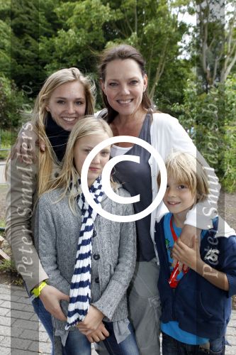 Biddinghuizen 22 juni 2011
Bn ers in Walibi flevohof. Esther Duller met kinderen
Peter Smulders bv