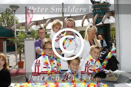 Harderwijk, 2 Juli 2011
Dolfinarium premiere Spetter en het magisch avontuur
Frans Bauer met zijn gezin
Foto Peter Smulders BV