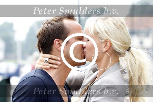 Volendam 28 juni 2011
Geert Hoes met zijn nieuwe vriendin Elze Mieke Tijl.
Peter Smulders bv