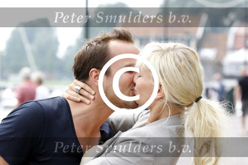 Volendam 28 juni 2011
Geert Hoes met zijn nieuwe vriendin Elze Mieke Tijl.
Peter Smulders bv