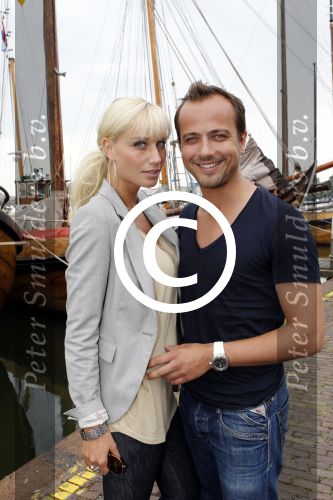 Volendam 28 juni 2011
Geert Hoes met zijn nieuwe vriendin Elze Mieke Tijl.
Peter Smulders bv