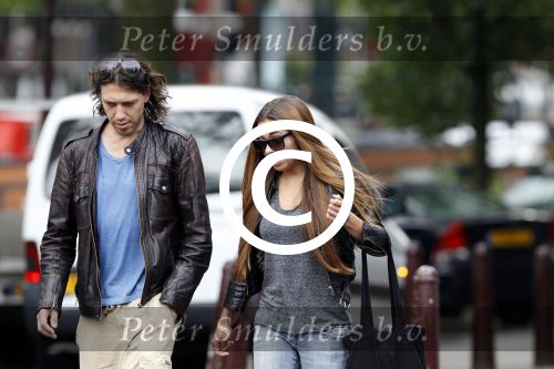 Amsterdam 30 juni 2011
Georgina Verbaan met vriend Rob v d Wouw op straat in Amsterdam.
Peter Smulders bv