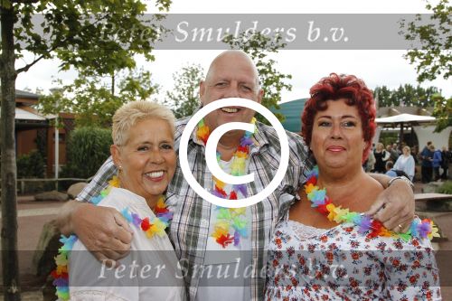Harderwijk, 2 Juli 2011
Dolfinarium premiere Spetter en het magisch avontuur
Henk Bres met zijn vrouw een een vriendin
Foto Peter Smulders BV