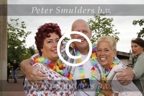Harderwijk, 2 Juli 2011
Dolfinarium premiere Spetter en het magisch avontuur
Henk Bres met zijn vrouw een een vriendin
Foto Peter Smulders BV