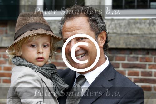 Naarden Vesting 16 juni 2011
Danie Bles en haar man Joris trouwen in het stadhuis van Naarden. Jos Bles met vrouw zoon Chantal en kleinzoon
Peter Smulders bv