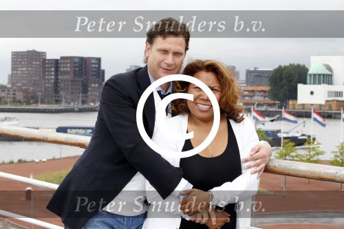 Rotterdam 16 juni 2011
Justine Pelmelay met haar nieuwe vriend Ronald van Driel op cruise schip ( boot) de SS rotterdam.
Peter Smulders bv