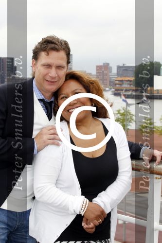 Rotterdam 16 juni 2011
Justine Pelmelay met haar nieuwe vriend Ronald van Driel op cruise schip ( boot) de SS rotterdam.
Peter Smulders bv