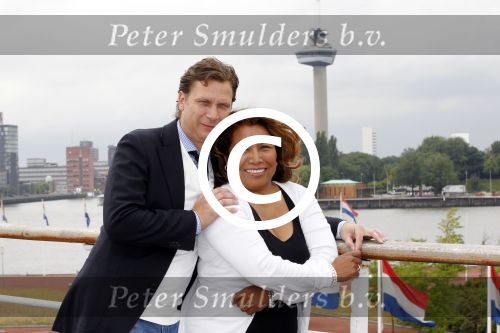 Rotterdam 16 juni 2011
Justine Pelmelay met haar nieuwe vriend Ronald van Driel op cruise schip ( boot) de SS rotterdam.
Peter Smulders bv