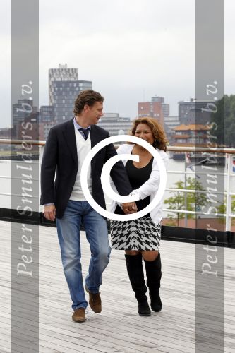 Rotterdam 16 juni 2011
Justine Pelmelay met haar nieuwe vriend Ronald van Driel op cruise schip ( boot) de SS rotterdam.
Peter Smulders bv
