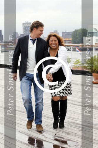 Rotterdam 16 juni 2011
Justine Pelmelay met haar nieuwe vriend Ronald van Driel op cruise schip ( boot) de SS rotterdam.
Peter Smulders bv