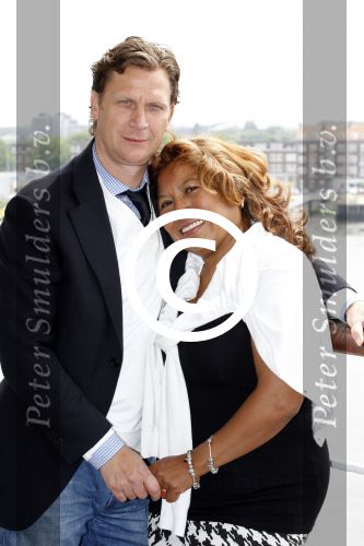 Rotterdam 16 juni 2011
Justine Pelmelay met haar nieuwe vriend Ronald van Driel op cruise schip ( boot) de SS rotterdam.
Peter Smulders bv