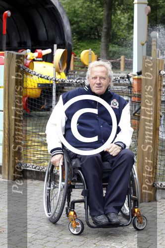 Biddinghuizen 22 juni 2011
Bn ers in Walibi flevohof. Koos en Joke Alberts met 2 klein zonen en een vriendje(blauwe jas)
Peter Smulders bv