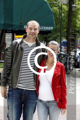 Amsterdam 21 juni 2011
Lange Frans met zijn zwangere vrouw Danielle v Aalderen aan het winkelen.
Peter Smulders bv