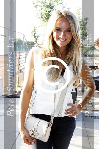 Amsterdam 26 juni 2011
Presentatie cd en 30e verjaardag van Fajah Lourens bij Special Sports. Lieke v Lexmond
Peter Smulders bv