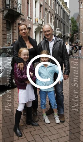 Amsterdam, 5 Juni 2011
Premiere Penny\'s Shadow van regisseur Steven de Jong
Marjolein Keuning met man Henk Poort en dochter
Foto Peter Smulders BV