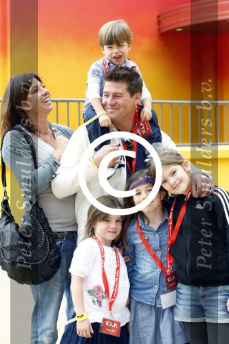 Biddinghuizen 22 juni 2011
Bn ers in Walibi flevohof. Martijn Amanda Achilles Michelle en Jasmijn Krabbe. Achilles viert vandaag zijn 3e verjaardag
Peter Smulders bv