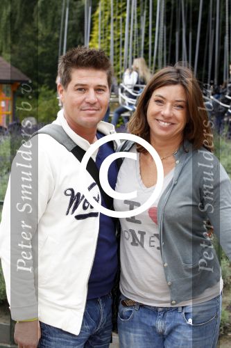 Biddinghuizen 22 juni 2011
Bn ers in Walibi flevohof. Martijn Amanda Achilles Michelle en Jasmijn Krabbe. Achilles viert vandaag zijn 3e verjaardag
Peter Smulders bv