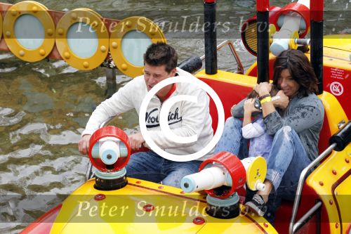 Biddinghuizen 22 juni 2011
Bn ers in Walibi flevohof. Martijn Amanda Achilles Michelle en Jasmijn Krabbe. Achilles viert vandaag zijn 3e verjaardag
Peter Smulders bv