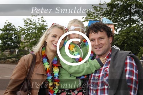 Harderwijk, 2 Juli 2011
Dolfinarium premiere Spetter en het magisch avontuur
Mary-Lou Steenis met haar man en dochter
Foto Peter Smulders BV