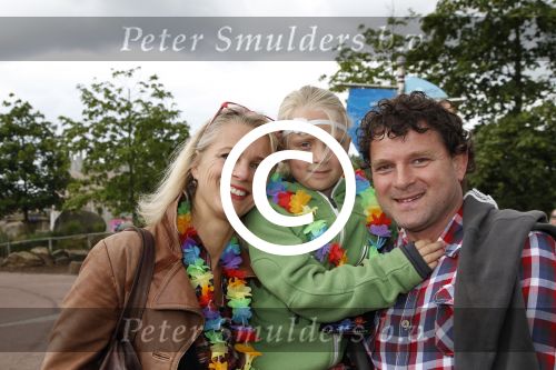 Harderwijk, 2 Juli 2011
Dolfinarium premiere Spetter en het magisch avontuur
Mary-Lou Steenis met haar man en dochter
Foto Peter Smulders BV