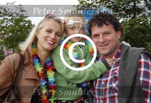 Harderwijk, 2 Juli 2011
Dolfinarium premiere Spetter en het magisch avontuur
Mary-Lou Steenis met haar man en dochter
Foto Peter Smulders BV