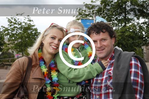 Harderwijk, 2 Juli 2011
Dolfinarium premiere Spetter en het magisch avontuur
Mary-Lou Steenis met haar man en dochter
Foto Peter Smulders BV