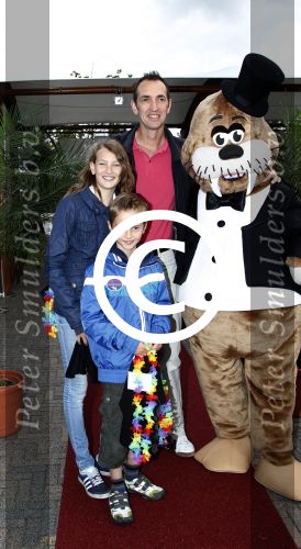 Harderwijk, 2 Juli 2011
Dolfinarium premiere Spetter en het magisch avontuur
Peter Blange met zijn kinderen
Foto Peter Smulders BV